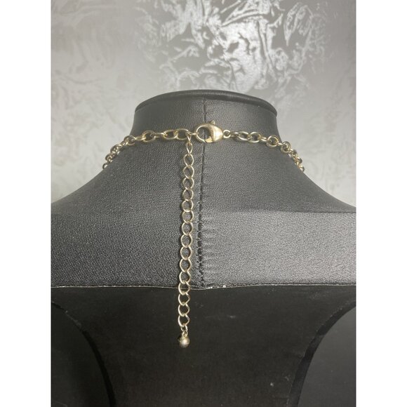 Vintage Style Gold & Cream Leaf Statement Necklace With Adjustable Chain - Picture 4 of 4